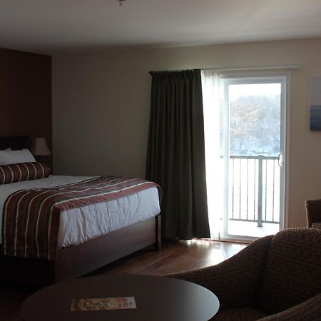 Lanes Riverhouse Inn & Cottages Montague Kamer foto