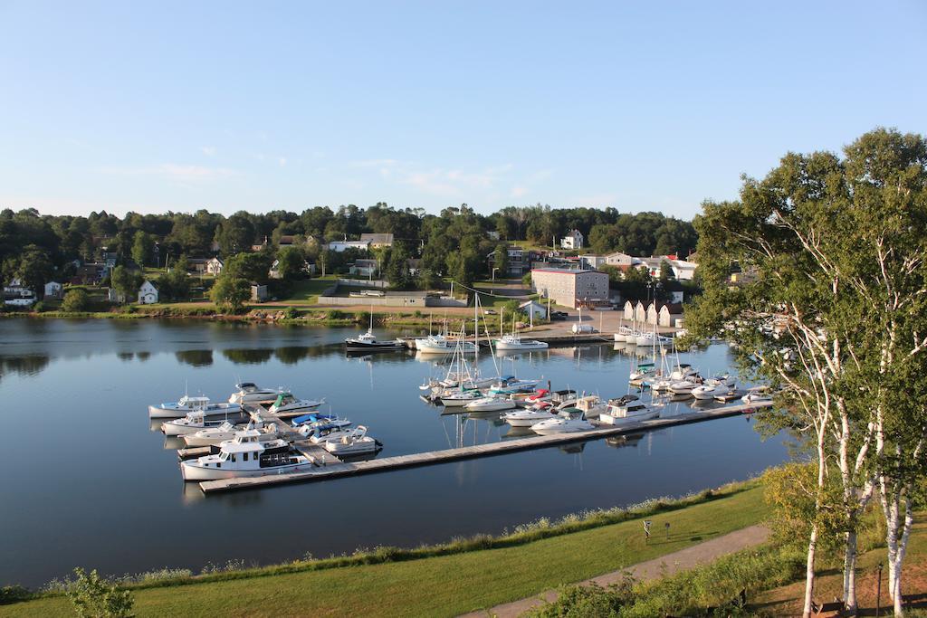Lanes Riverhouse Inn & Cottages Montague Buitenkant foto