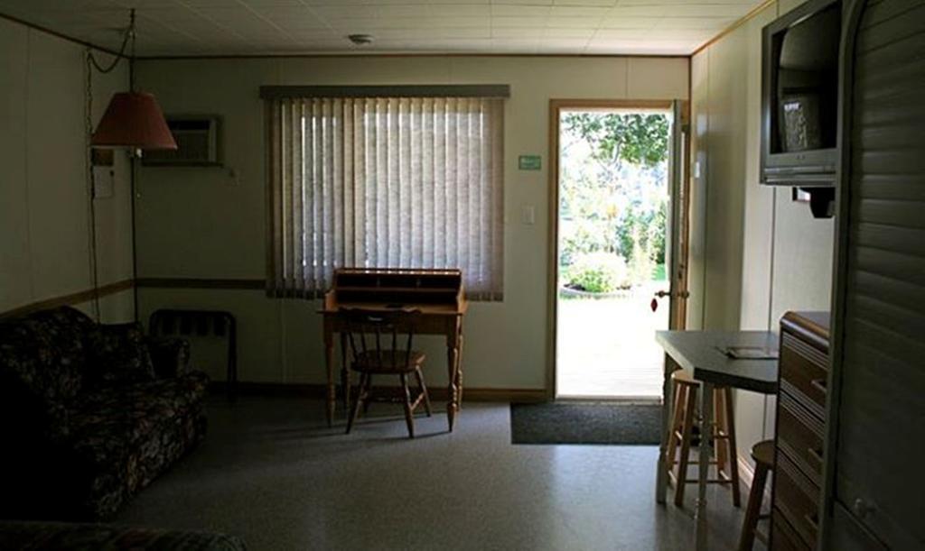 Lanes Riverhouse Inn & Cottages Montague Buitenkant foto