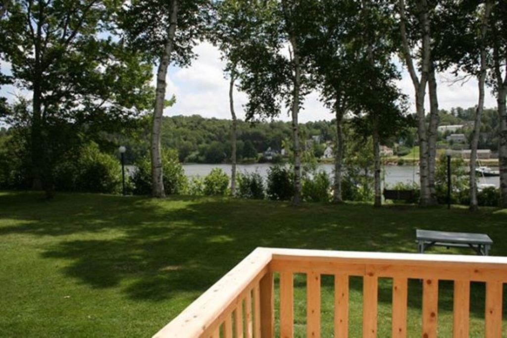 Lanes Riverhouse Inn & Cottages Montague Kamer foto