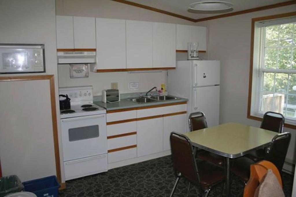 Lanes Riverhouse Inn & Cottages Montague Kamer foto